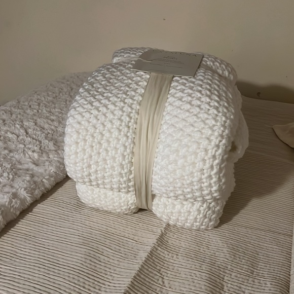 New KING knit blanket - Picture 3 of 5